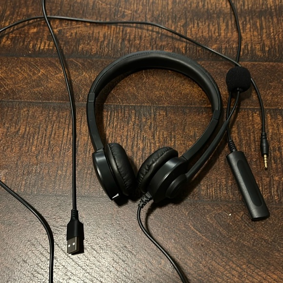 Wired USB Headset - Picture 2 of 3